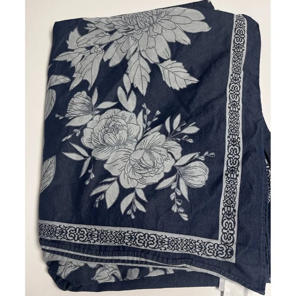 Sur La Table Jacquard Floral Tablecloth Indigo Blue 90 x 90